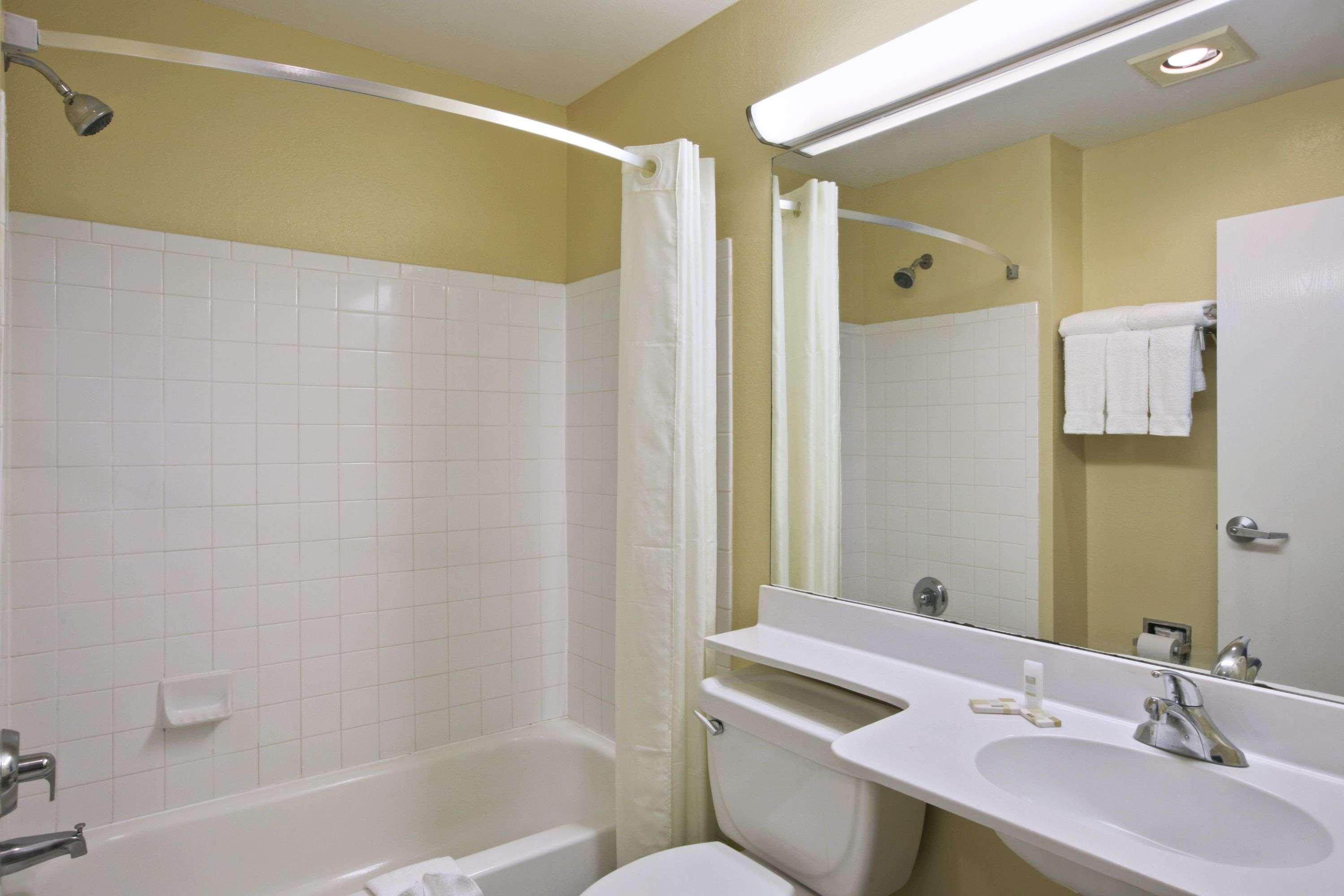 Microtel Inn & Suites Baton Rouge Room photo