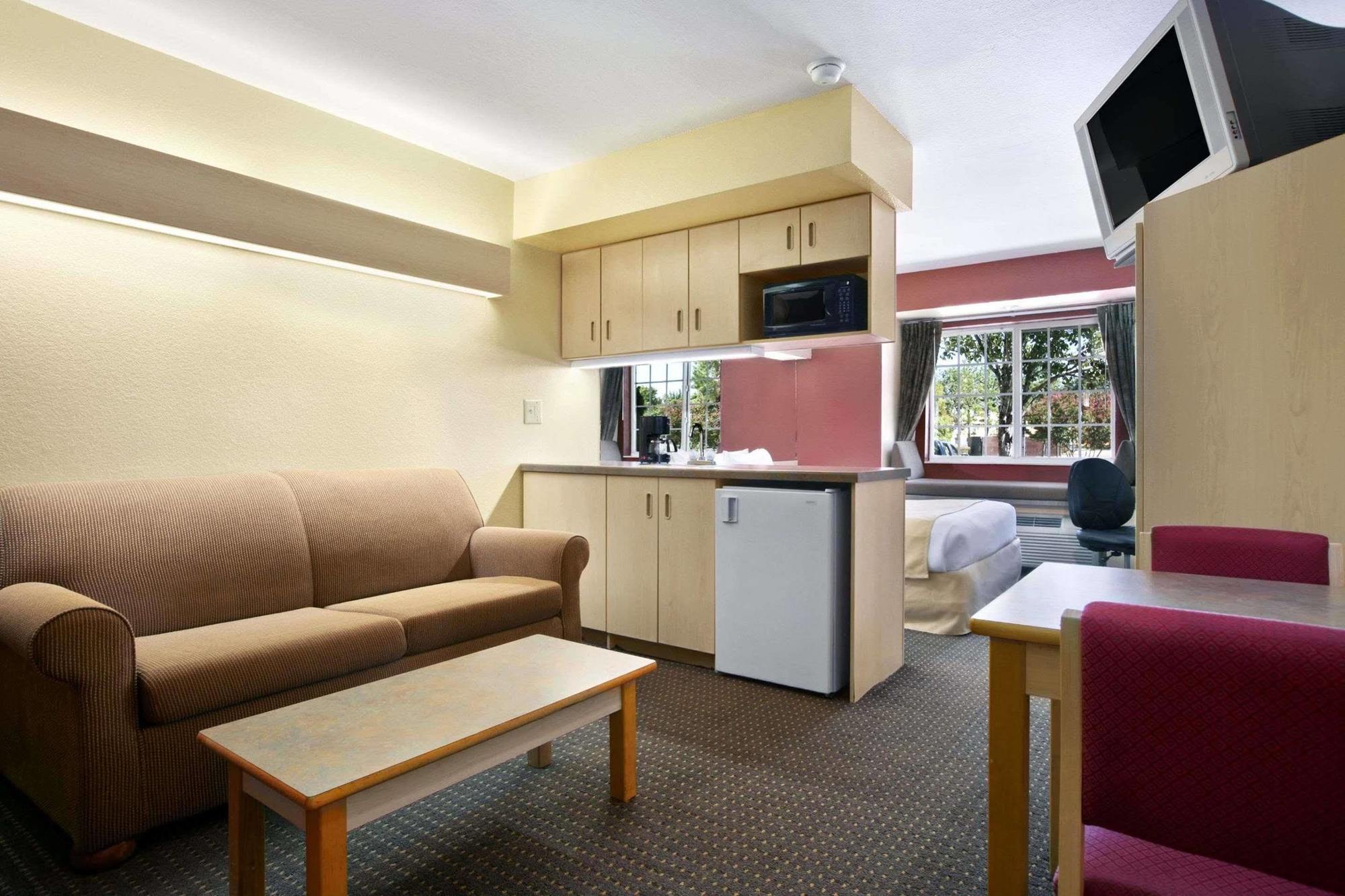 Microtel Inn & Suites Baton Rouge Room photo