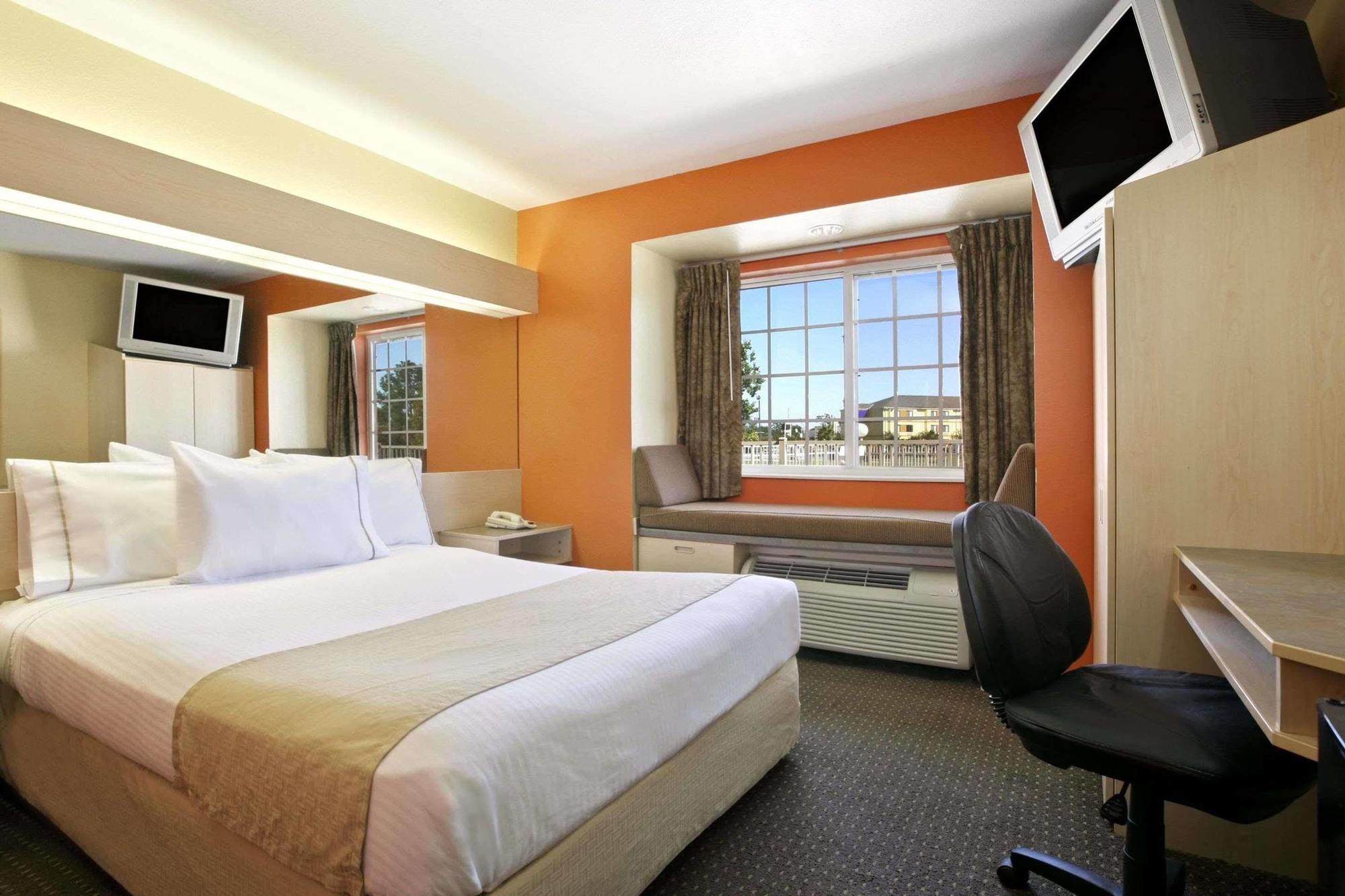 Microtel Inn & Suites Baton Rouge Exterior photo